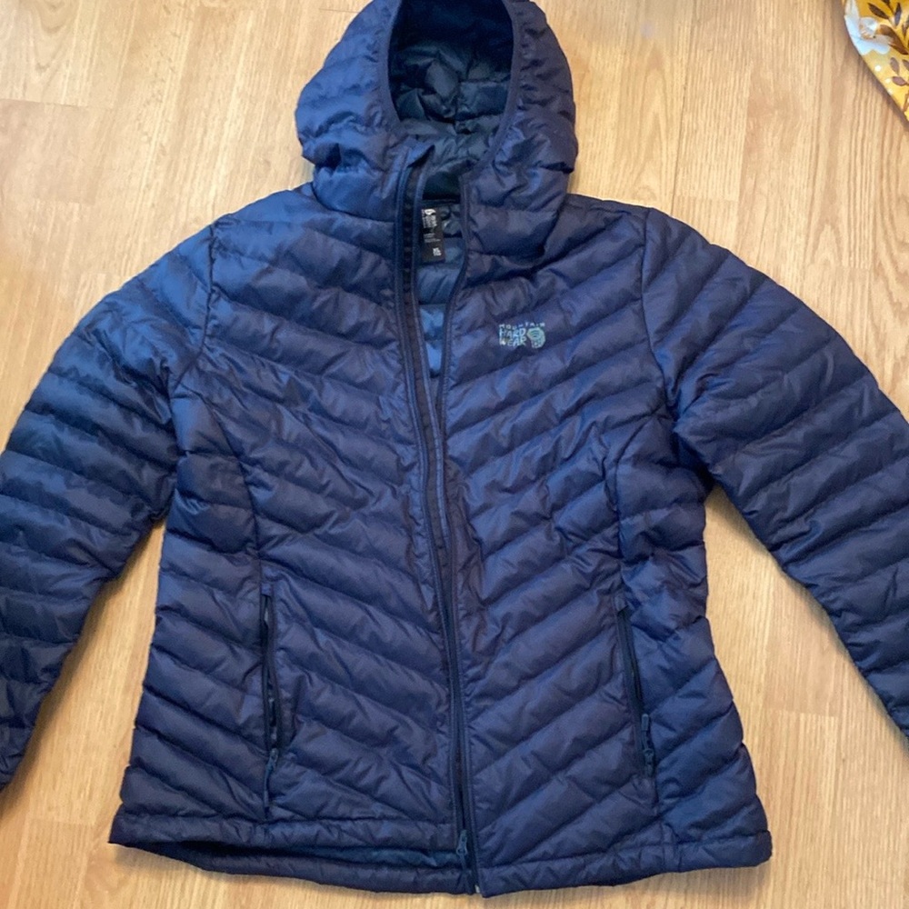 Preowned women’s Montain Hardwear down  jacket XL excellent